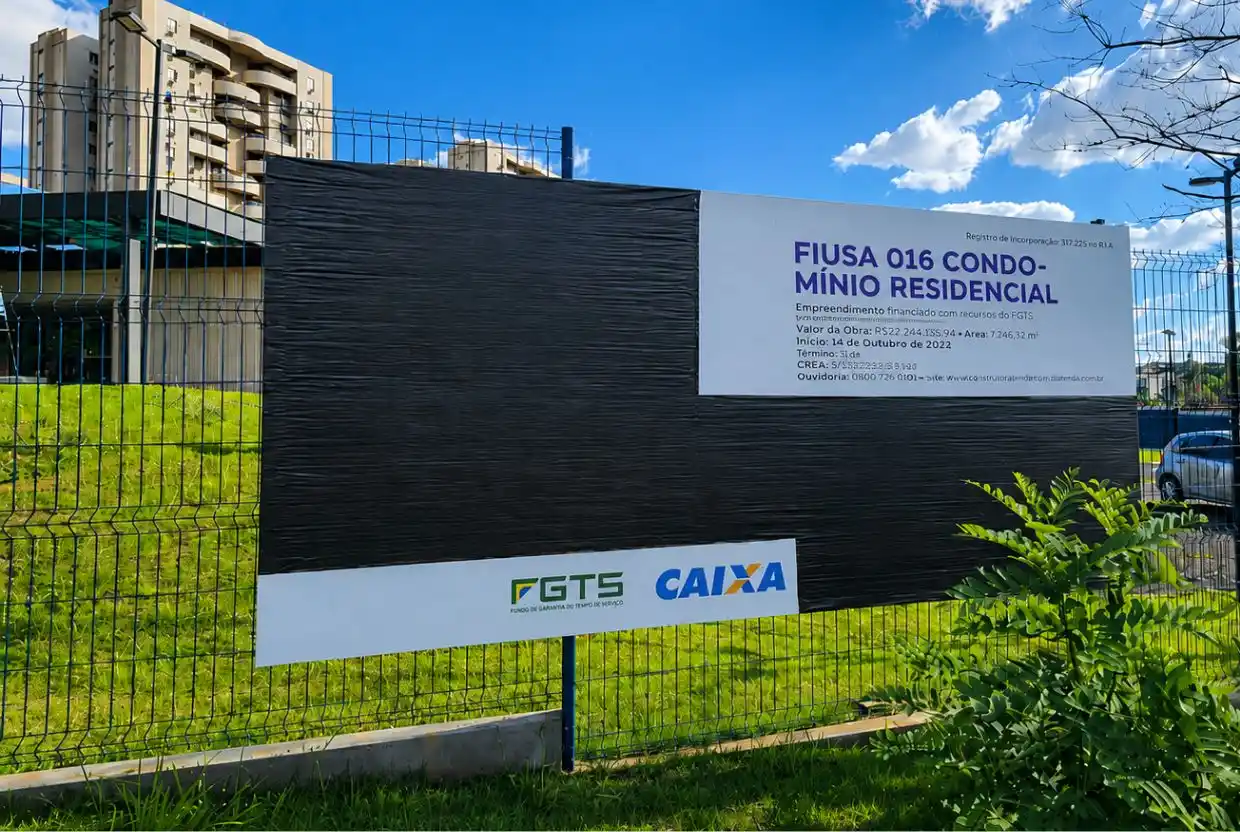 Por que as placas da Pafil estão com os logos do governo cobertos